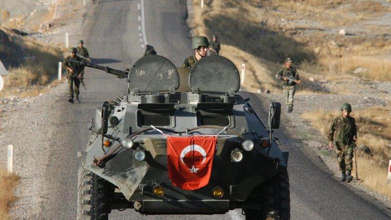 Turčija bolj kot na pogajanja s PKK prisega na govorico orožja. (Foto: Reuters)