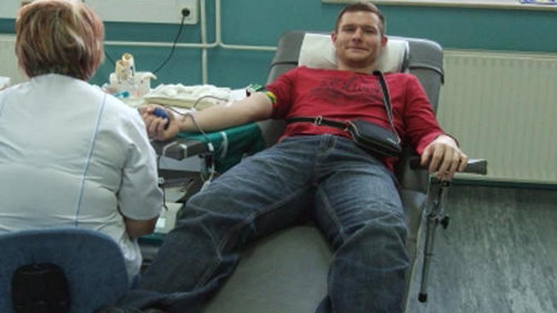 Kri da lahko vsak zdrav odrasel človek od 18 do 65 leta, ki ima vsaj 50 kilogram