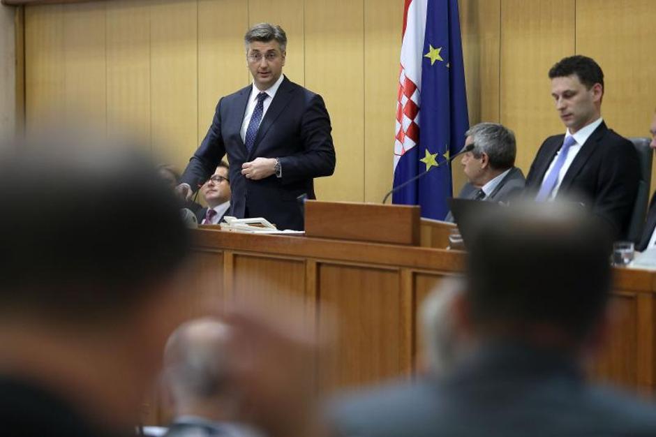 Andrej Plenković in Božo Petrov v saboru | Avtor: Patrik Macek/PIXSELL