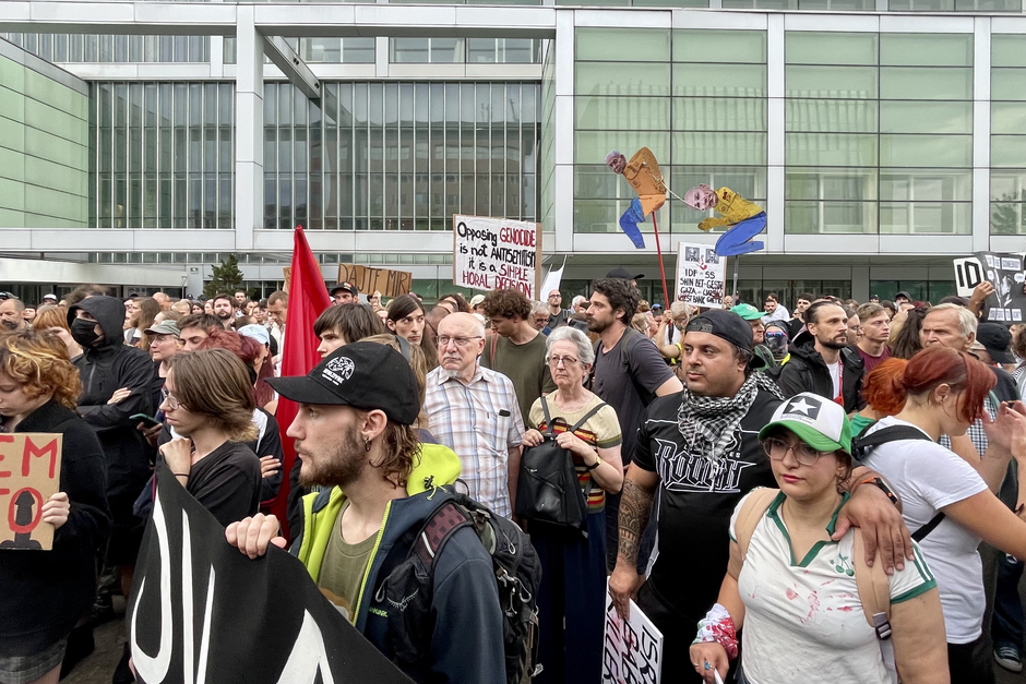 protest veleposlaništvo | Avtor: Anže Petkovšek