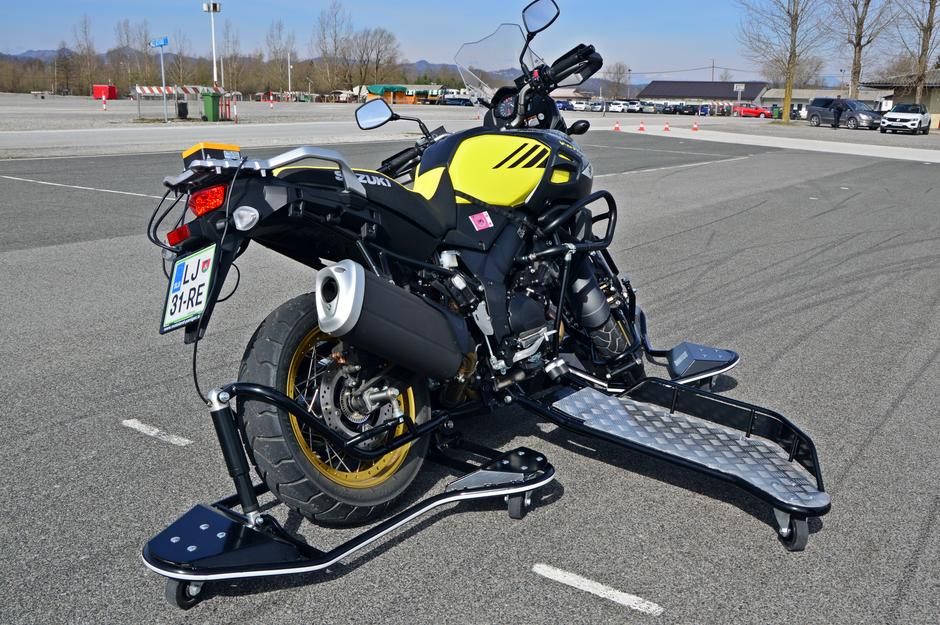 Skid plate motoristi varna vožnja | Avtor: Andrej Leban