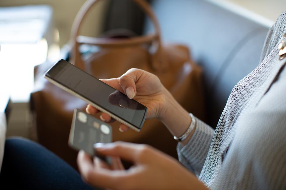 telefon, bančna kartica | Avtor: Profimedia