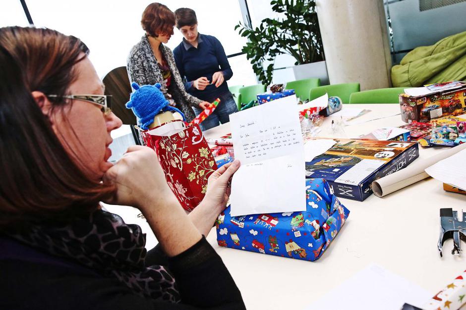 Postanite Žurnalov dedek Mraz darila obdarovanje | Avtor: Saša Despot