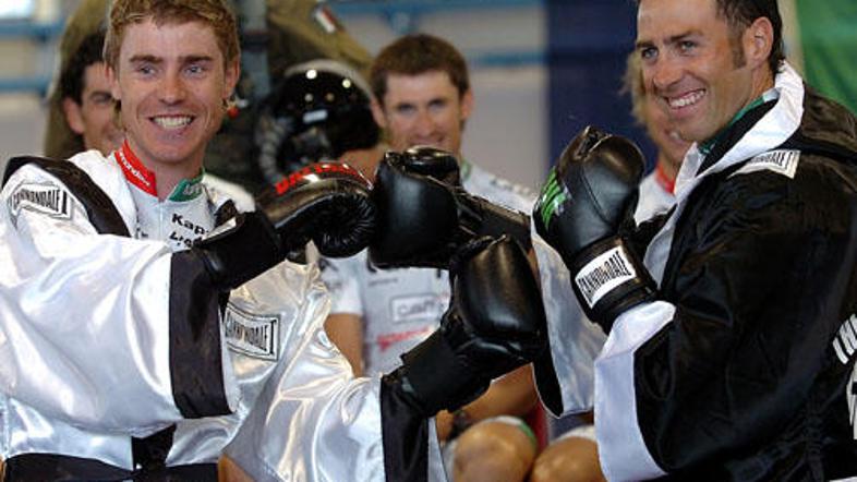 Damiano Cunego (levo) in Gilberto Simoni (desno). Mlajši Cunego je na Dirki po I