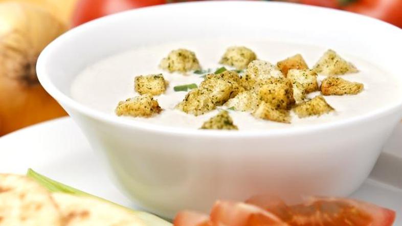 Ne pretiravajte s soljo, saj je sir že sam po sebi dovolj slan. (Foto: Shutterst