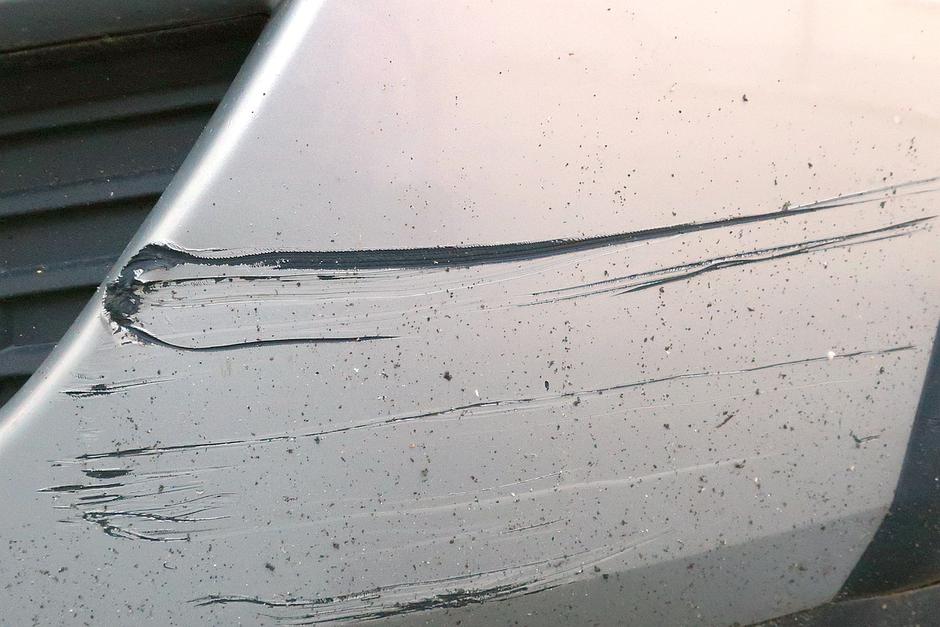 Poškodba  avta karoserija praska | Avtor: Matija_Janežič