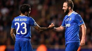 dani alves gonzalo higuain