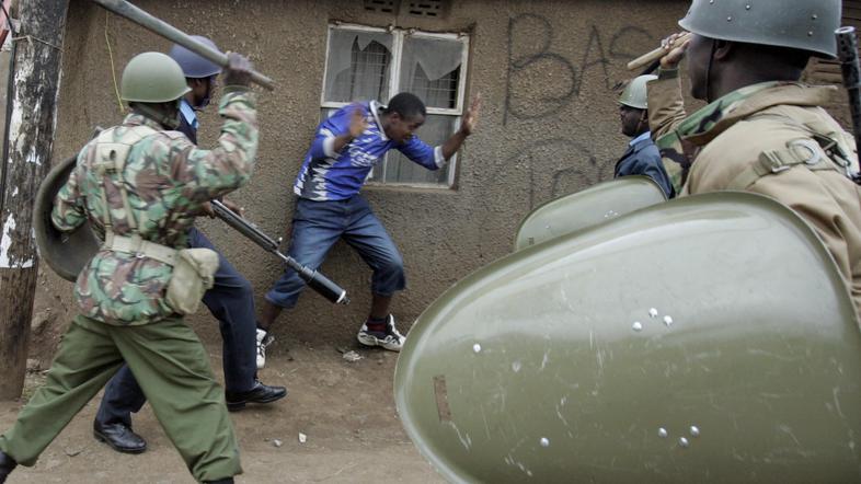 Kenijo so pretresli najhujši poulični izgredi po letu 1982.