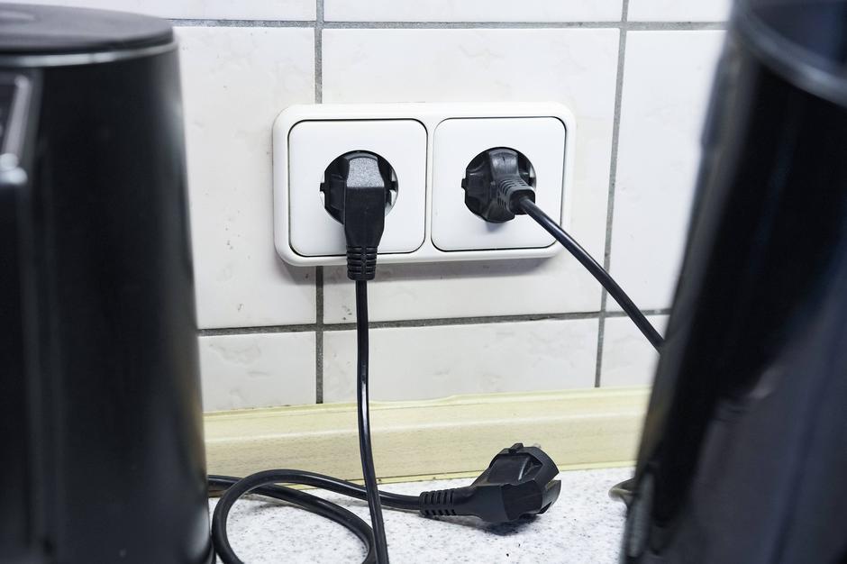 elektrika vtičnica vtičnice podaljšek | Avtor: Profimedia