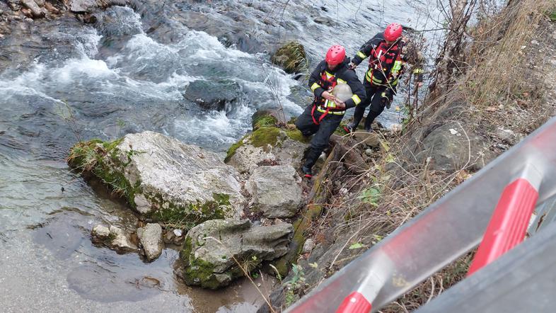 Vandalizem, Tržič, PGD Tržič, reka Tržiška Bistrica, spomenik