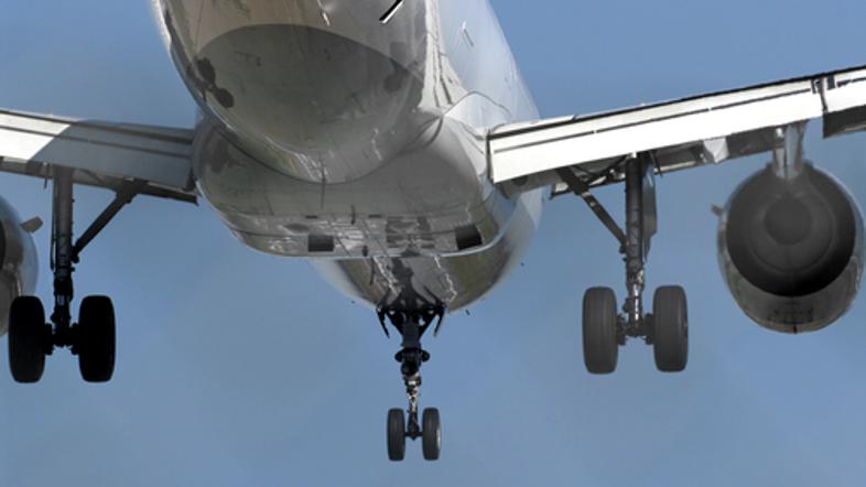 letalo kolesa vzlet pristanek