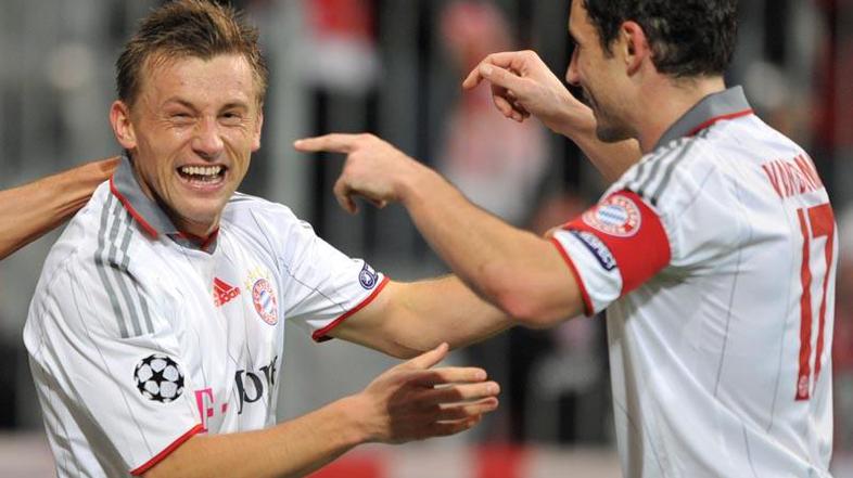 Hrvat Ivica Olić (levo) se je takole veselil svojega zadetka. (Foto: Reuters)