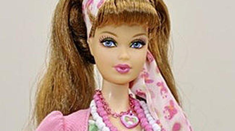 Ob zaključku bienala bodo slovenski modni oblikovalci oblekli priljubljeno lutko