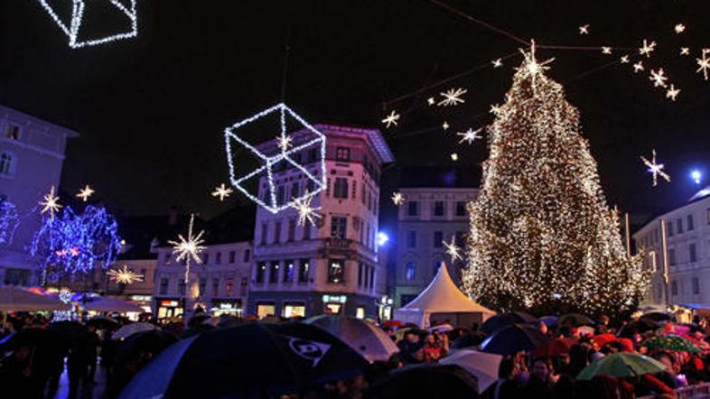 Praznične luči bodo v Ljubljani prižgali v petek ob 17. uri. (Foto: Saša Despot)