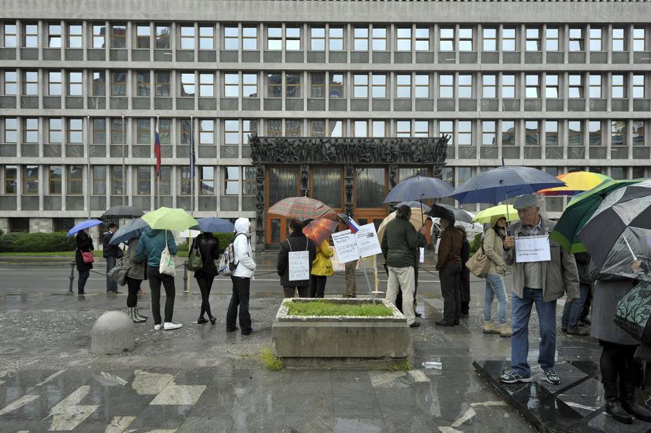 Protest pred parlamentom