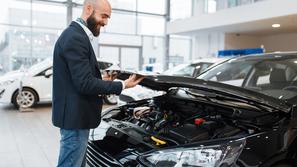 Avto, prodaja, kupovanje, avtosalon