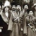Stoletno rodbino Romanov so v eni sami noči iztrebili boljševiki. Po poboju so p