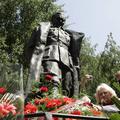 Pred slovenskim veleposlaništvom v Moskvi se je zbralo kakih 40 pripadnikov rusk