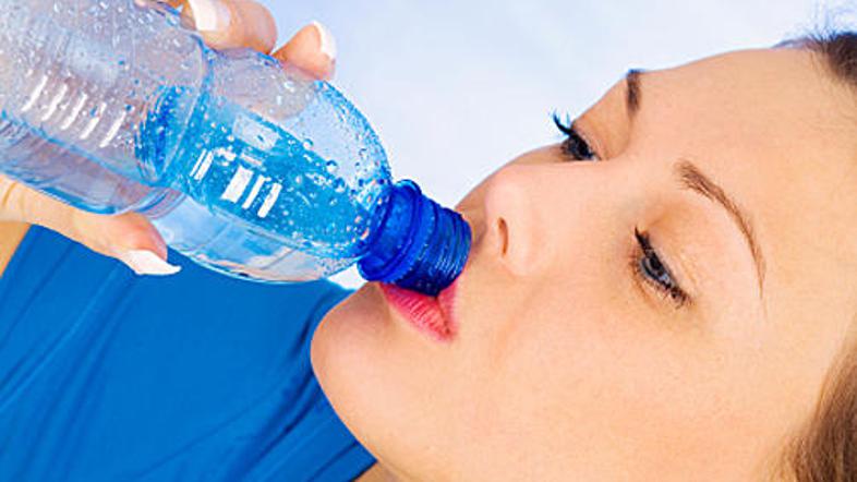 Uslužbenci ne bodo več pili vode iz plastenk.