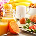 hrana zajtrk sok jajce pomaranča