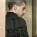 Obramba je zatrjevala, da policist ni bil pri sebi, psihiatri pa so po opazovanj