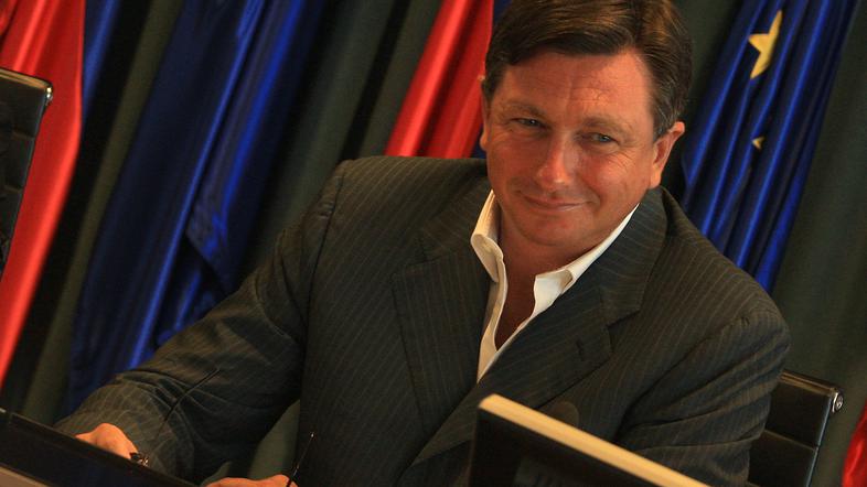 "Prav bi bilo, da dobi naslednji mandatar mandat na volitvah, ne s politično man