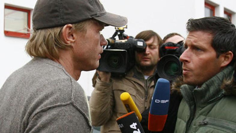 Kahna je pred razglasitvijo "sodbe" pričakalo malo morje novinarjev.