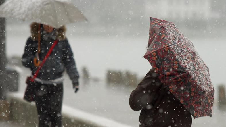 Prihodnje dni bomo predvsem zjutraj potrebovali topla oblačila. (Foto: Barbara M