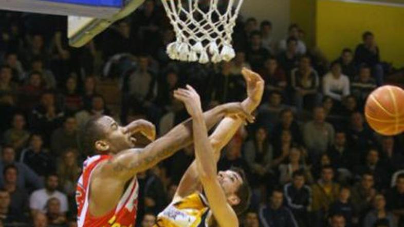 Andre Owens jo je skupil v napadu Torcide.