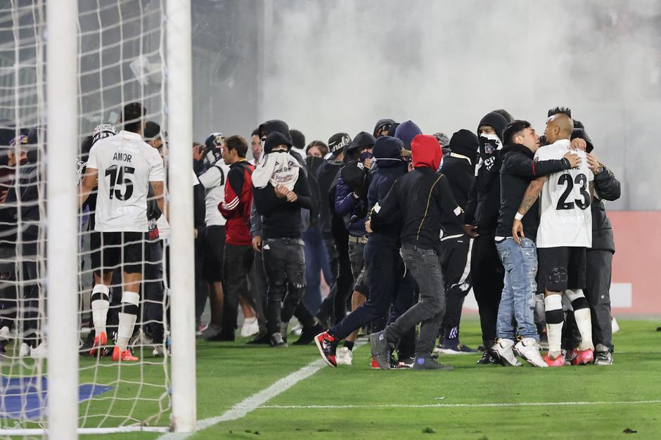 Izgredi pred in med tekmo pokala Libertadores v Santiagu | Avtor: Profimedia