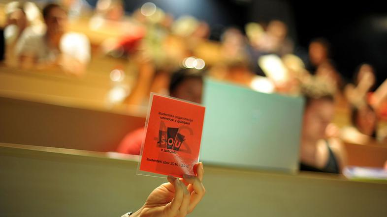  Na dnevnem redu včerajšnje seje študentskega zbora ni bilo pogodbe z direktorje