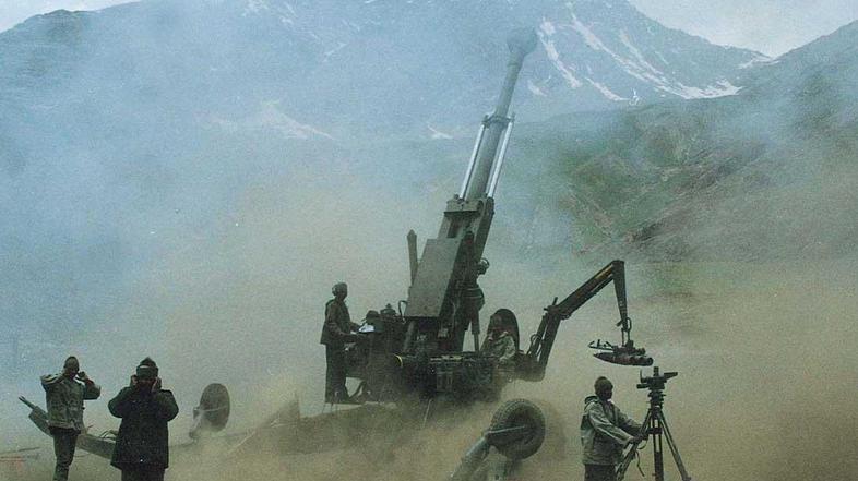 Indija bo na oddaljeni meji s Kitajsko povečala število vojakov in kosov topnišk