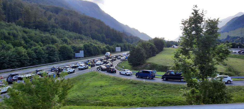 promet kolone gneča | Avtor: Bralec