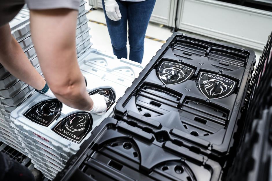 Peugeot logotip Hella | Avtor: Saša Despot