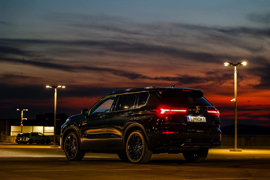 Mitsubishi Outlander PHEV Black Edition | Avtor: Saša Despot