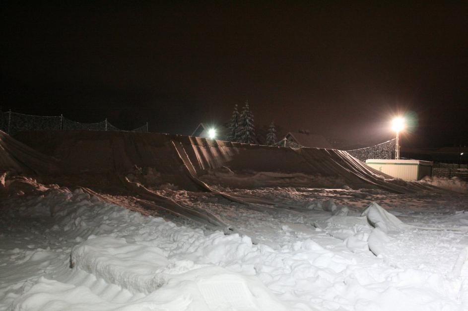 Dvorana Podmežakla pod snegom