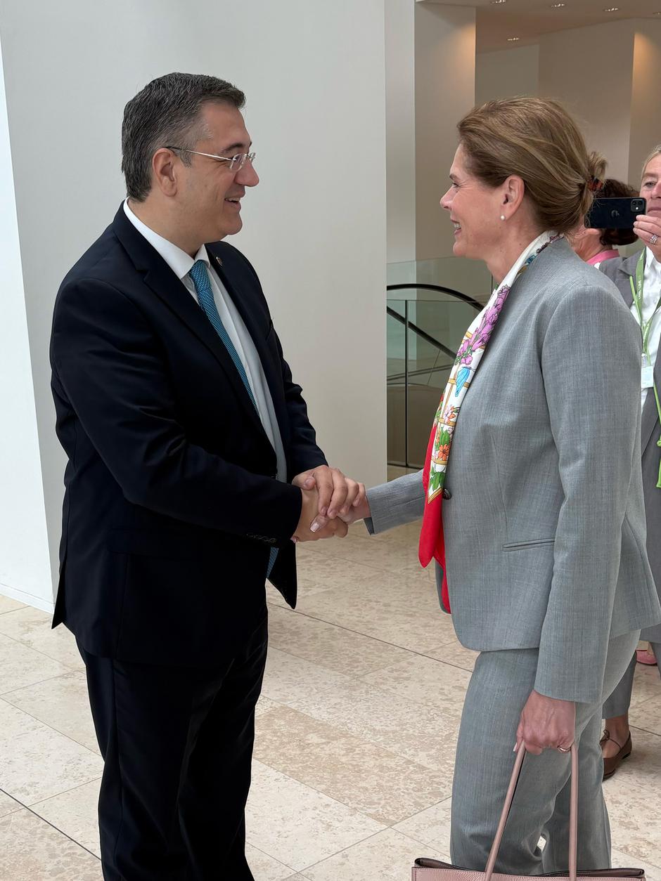 Alenka Bratušek in Apostolos Cicikostas | Avtor: MZI