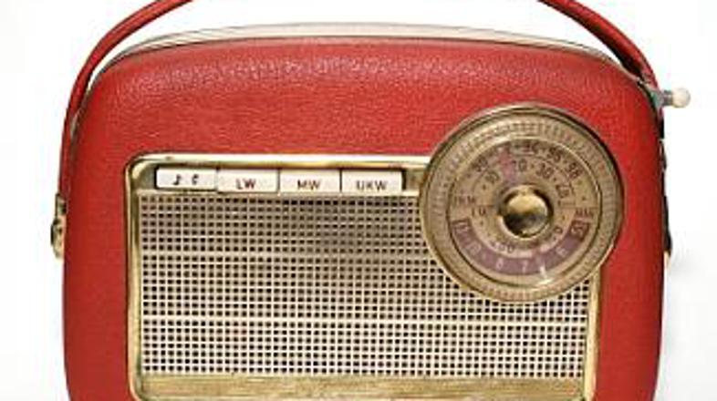 Tudi tranzistor iz petdesetih je zadetek v polno.