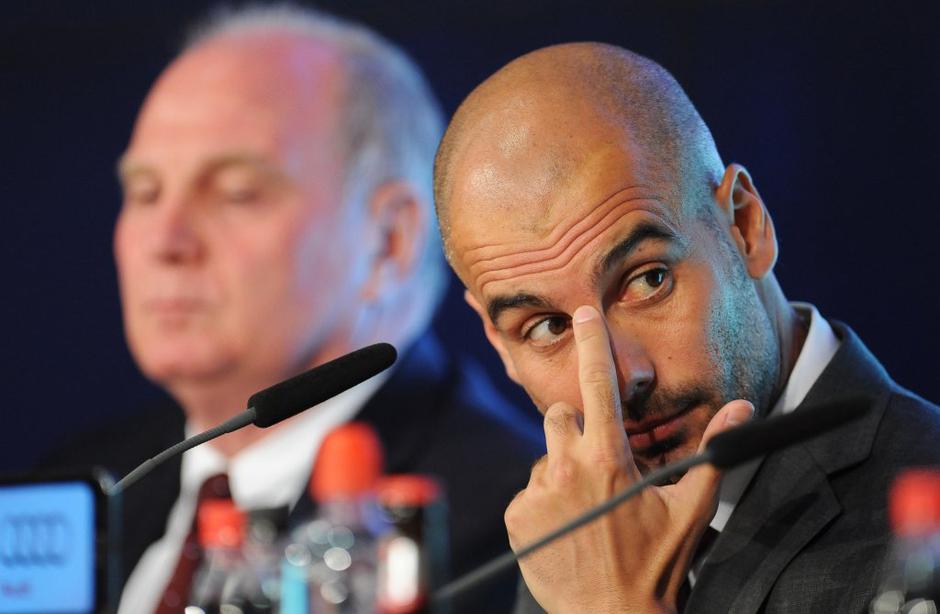 Pep Guardiola predstavitev Bayern Allianz Arena Rummenigge | Avtor: EPA