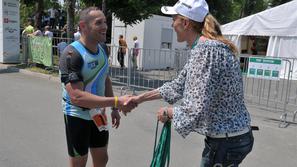 Če želite visokoresolucijsko fotografijo, nam pošljite elektronsko sporočilo na 