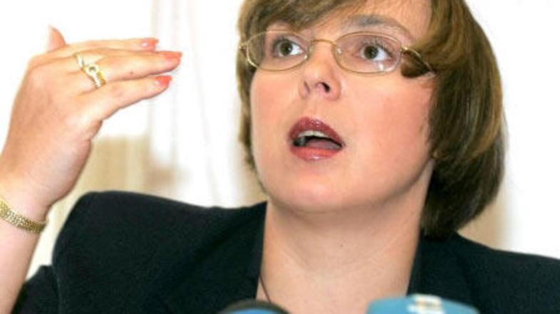 SNS je Pirc Musarjevo ovadil, ker naj bi sodiščem z opuščanjem nadzora dovoljeva