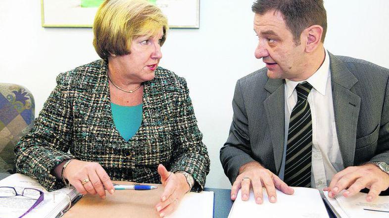 Specializanti se ne bodo več mogli tržiti pri zasebnikih, napovedujeta vodilna v