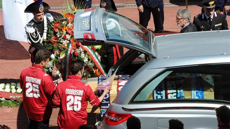 Morosini sprevod stadion krsta navijači slovo Livorno Armando Picchi