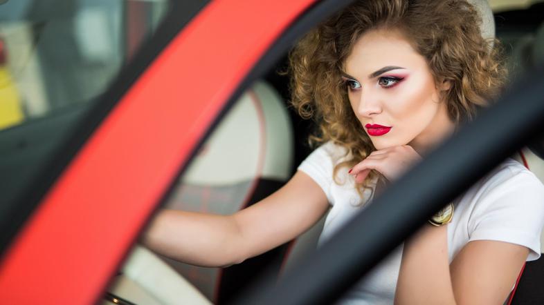 nakup avta kupec ženska avto salon