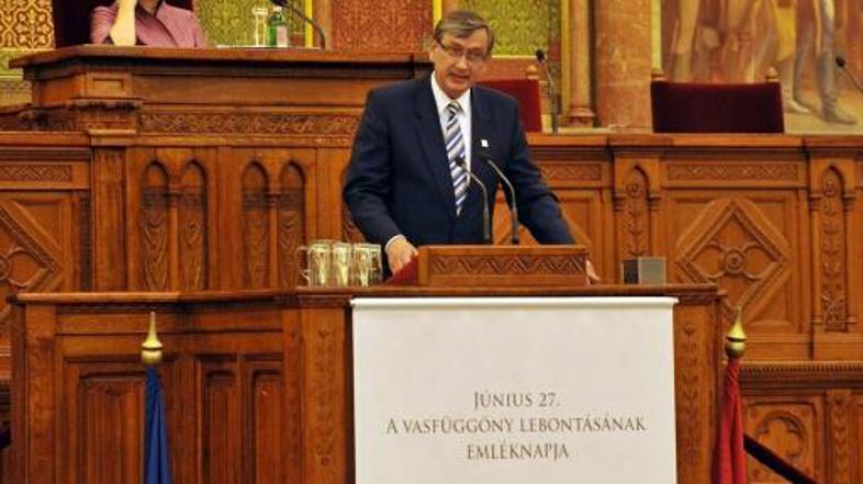 Türk je v nagovoru poudaril, da je Evropa dvajset let po padcu železne zavese zd