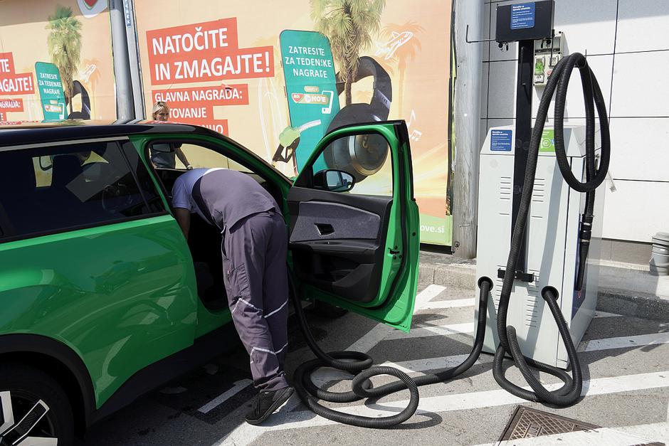 Avtopralnica MOL in INA | Avtor: Matija_Janežič