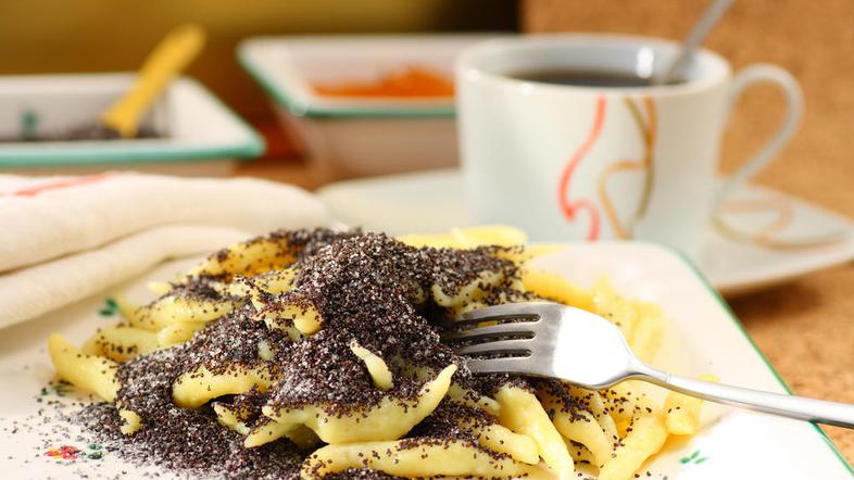 Namesto rezancev lahko uporabite tudi domače testenine. (Foto: Shutterstock)