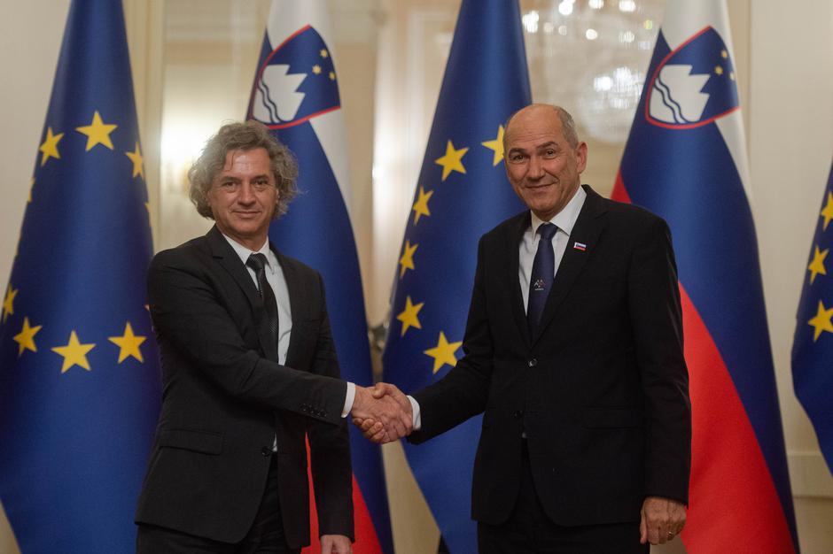 Predate poslov | Avtor: Anže Petkovšek