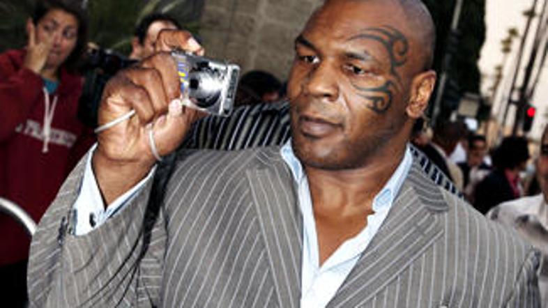 Mike Tyson bo zopet sedel.