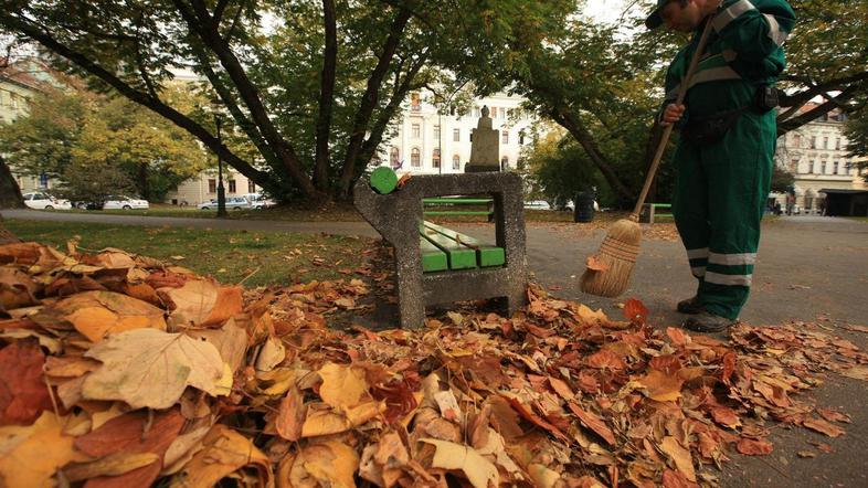 Prihodnje leto naj bi se s 35 milijoni evrov v javna dela vključilo sedem tisoč 